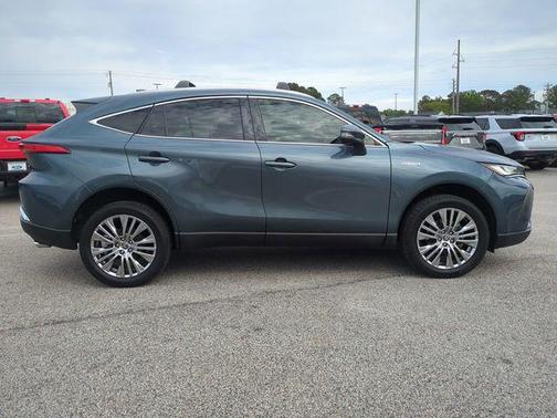 Coastal Gray Metallic 2021 Toyota Venza XLE