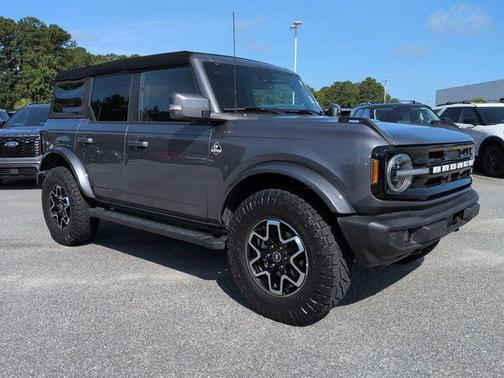 Carbonized Gray Metallic 2024 Ford Bronco Outer Banks