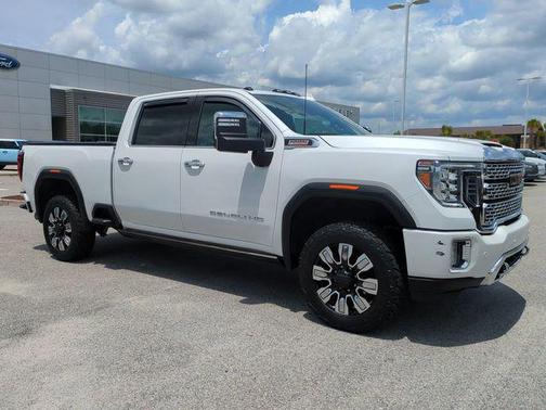 White Frost Tricoat 2022 GMC Sierra 2500 Denali