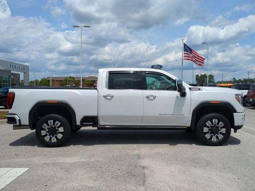 White Frost Tricoat 2022 GMC Sierra 2500 Denali