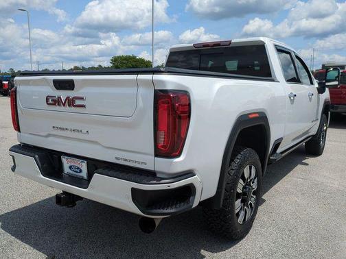 White Frost Tricoat 2022 GMC Sierra 2500 Denali