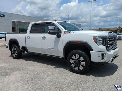 White Frost Tricoat 2022 GMC Sierra 2500 Denali
