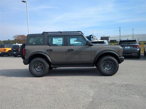 2025 Ford Bronco Base