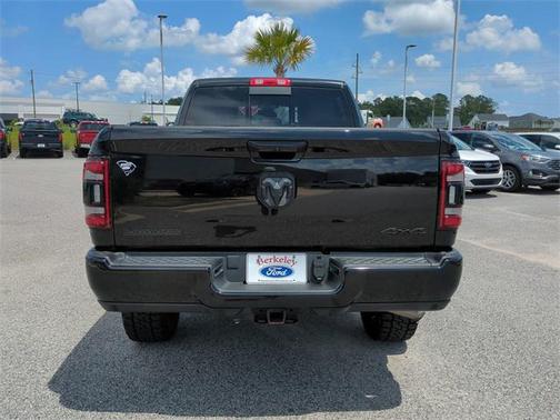 2022 RAM 2500 Laramie Crew Cab 4x4 6'4' Box