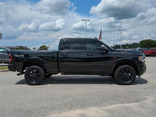 2022 RAM 2500 Laramie Crew Cab 4x4 6'4' Box