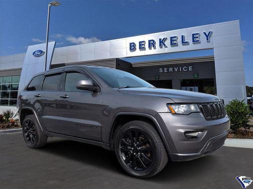 Granite Crystal Metallic Clearcoat 2017 Jeep Grand Cherokee Altitude