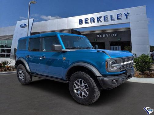 VELOCITY BLUE METALLIC 2025 Ford Bronco Badlands