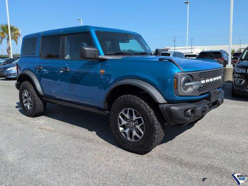 VELOCITY BLUE METALLIC 2025 Ford Bronco Badlands