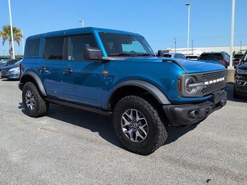 VELOCITY BLUE METALLIC 2025 Ford Bronco Badlands
