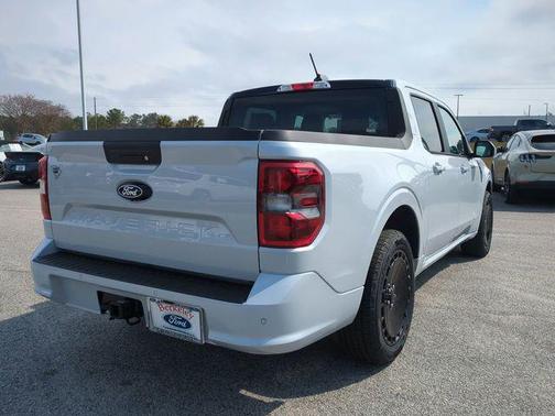 SPACE WHITE METALLIC 2026 Ford Maverick Lobo Standard