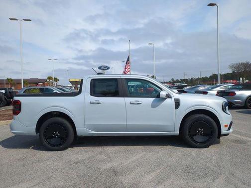 SPACE WHITE METALLIC 2026 Ford Maverick Lobo Standard