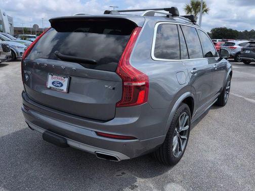 Gray Metallic 2019 Volvo XC90 T6 Momentum