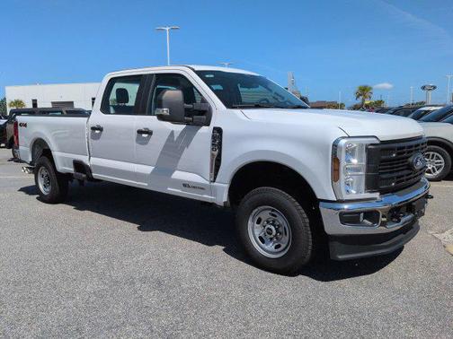 Oxford White 2025 Ford F-250 XL