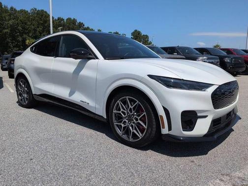Star White Metallic Tri-Coat 2025 Ford Mustang Mach-E GT