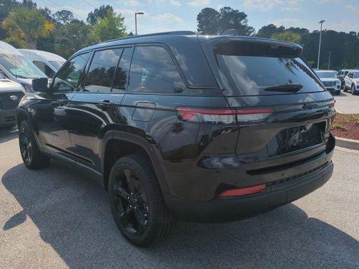 Diamond Black Crystal Pearlcoat 2024 Jeep Grand Cherokee Limited