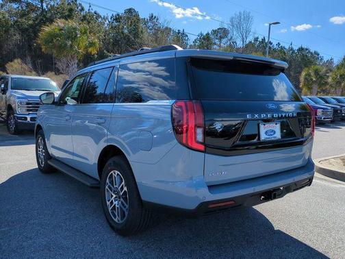 GLACIER GRAY MET TRI-COAT 2026 Ford Expedition Active