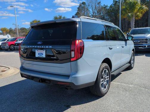 GLACIER GRAY MET TRI-COAT 2026 Ford Expedition Active