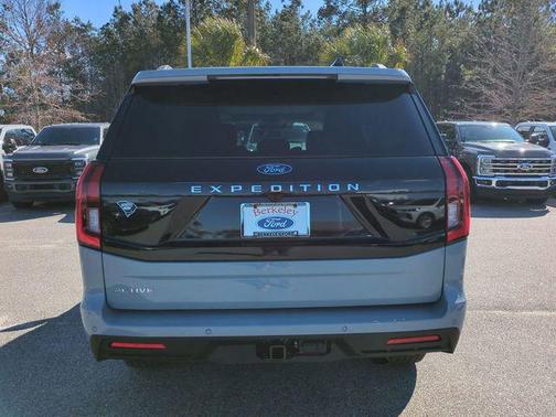 GLACIER GRAY MET TRI-COAT 2026 Ford Expedition Active