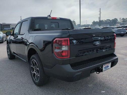 SHADOW BLACK 2026 Ford Maverick Lariat