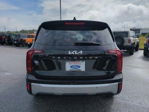 Ebony Black 2024 Kia Telluride LX