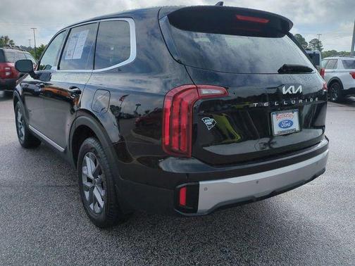 Ebony Black 2024 Kia Telluride LX