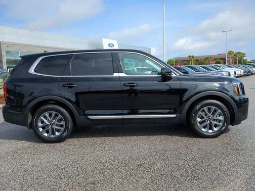 Ebony Black 2024 Kia Telluride LX