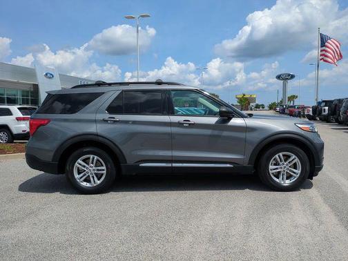 CARBONIZED GRAY METALLIC 2022 Ford Explorer XLT