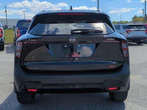 Super Black 2025 Nissan Kicks SR