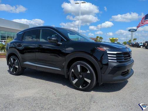 Super Black 2025 Nissan Kicks SR