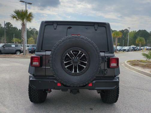 Granite Crystal Metallic Clearcoat 2025 Jeep Wrangler Willys