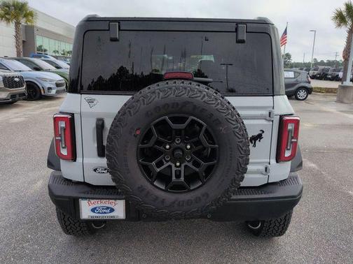 AVALANCHE GRAY 2026 Ford Bronco Badlands