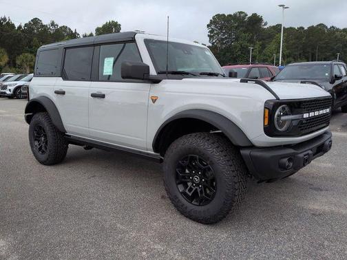 AVALANCHE GRAY 2026 Ford Bronco Badlands