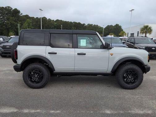 AVALANCHE GRAY 2026 Ford Bronco Badlands