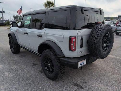 AVALANCHE GRAY 2026 Ford Bronco Badlands