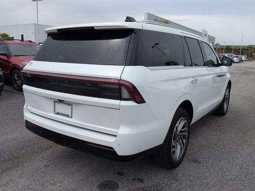 Pristine White Metallic Tri-Coat 2025 Lincoln Navigator Reserve
