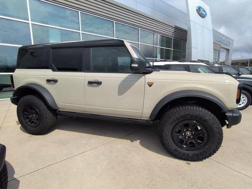DESERT SAND 2025 Ford Bronco Badlands