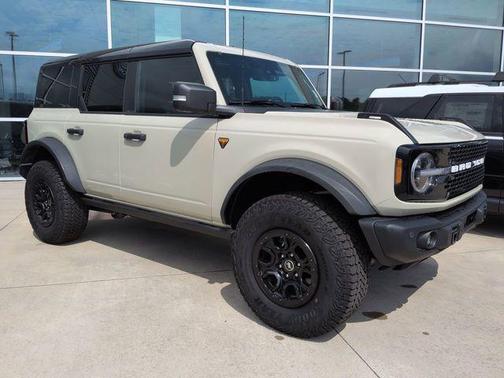 DESERT SAND 2025 Ford Bronco Badlands