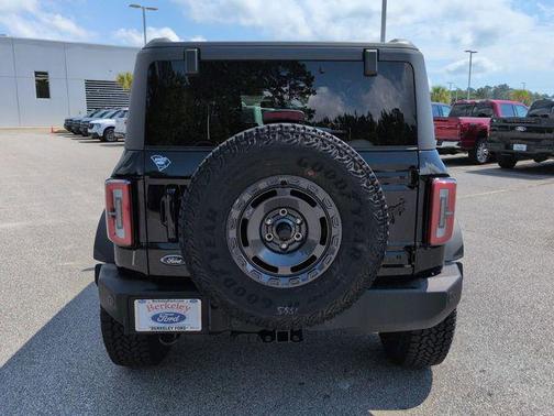 SHADOW BLACK 2025 Ford Bronco Outer Banks