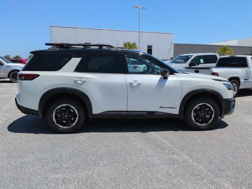 Pearl White Tricoat/Super Black 2024 Nissan Pathfinder Rock Creek 4WD