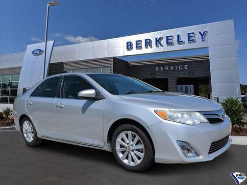 Classic Silver Metallic 2014 Toyota Camry XLE