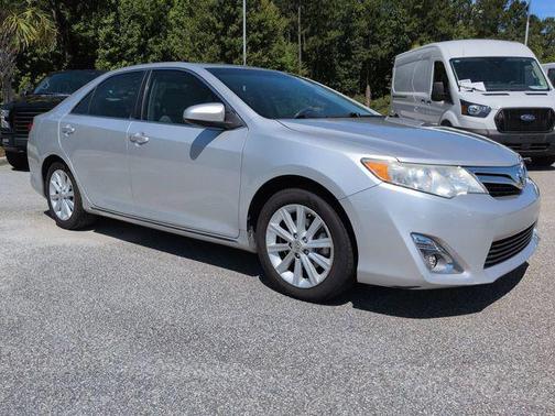 Classic Silver Metallic 2014 Toyota Camry XLE