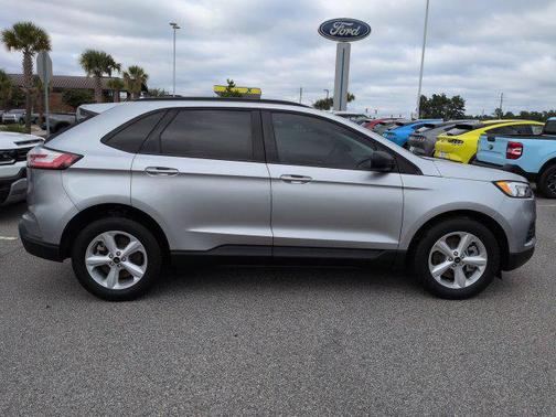 Iconic Silver Metallic 2023 Ford Edge SE