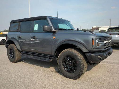 CARBONIZED GRAY METALLIC 2026 Ford Bronco Badlands