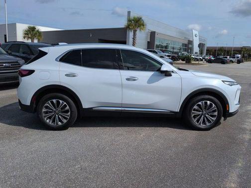 Iridescent White Tricoat 2025 Buick Envision Preferred AWD