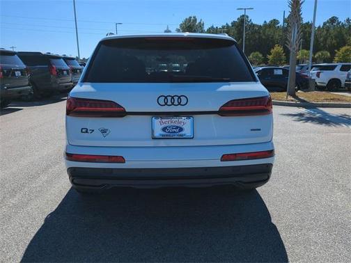 2023 Audi Q7 45 Premium Plus