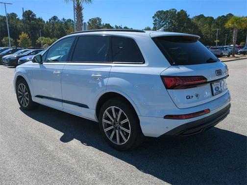 2023 Audi Q7 45 Premium Plus