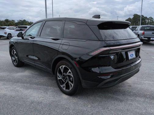INFINITE BLACK MET CC 2025 Lincoln Nautilus Premiere