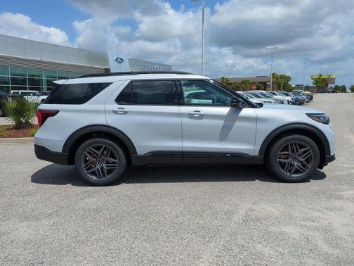 SPACE WHITE METALLIC 2026 Ford Explorer ST