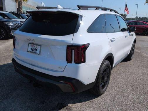 Glacial White Pearl 2024 Kia Sorento SX