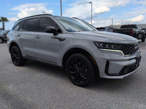 Wolf Gray 2022 Kia Sorento SX